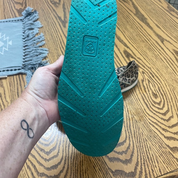 Size 11 Ariat Cheetah print casual shoes - Picture 2 of 3